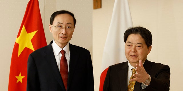 Chinese and Japanese official meeting