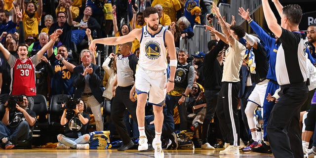 Klay Thompson celebrates after hitting a shot