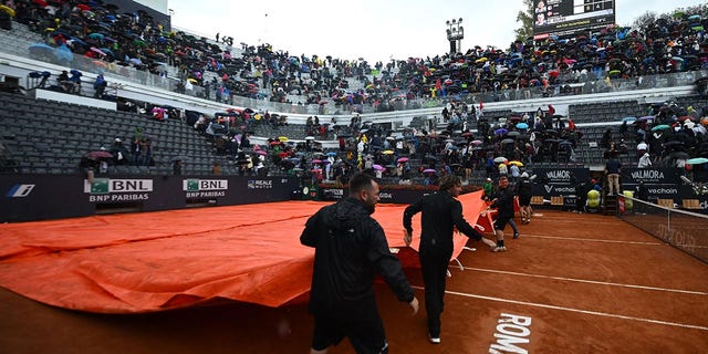 The Italian Open is delayed by rain