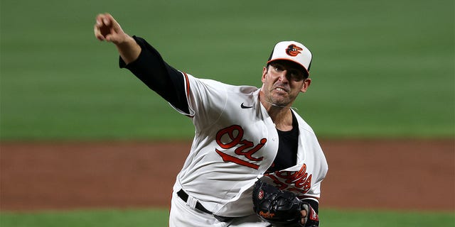 Matt Harvey pitches for the Orioles