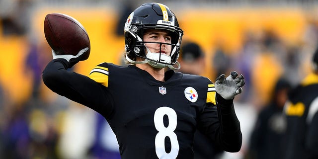 Kenny Pickett warms up before the Baltimore game