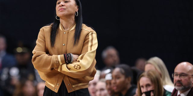 Dawn Staley coaches against Iowa