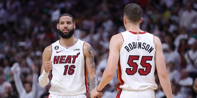 Caleb Martin and Duncan Robinson shake hands