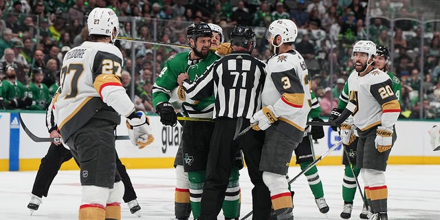 Jamie Benn argues with Golden Knights