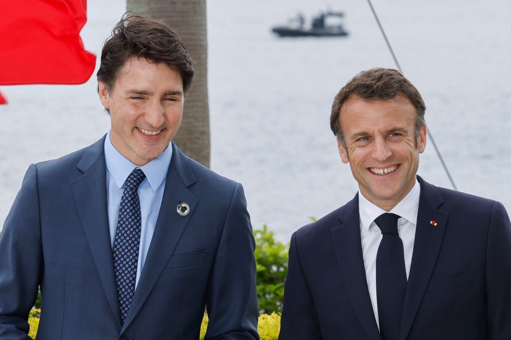 Canada's Prime Minister Justin Trudeau, left, and France's President Emmanuel Macron participate in a family photo with G7 leaders