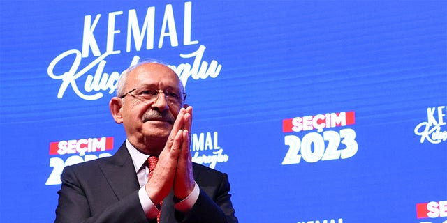 Kemal Kilicdaroglu clapping his hands together