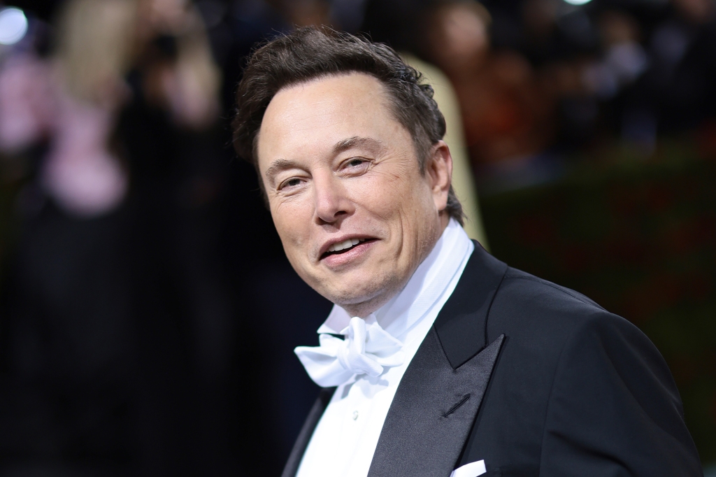 Elon Musk attends The 2022 Met Gala Celebrating "In America: An Anthology of Fashion" at The Metropolitan Museum of Art on May 02, 2022 in New York City. 