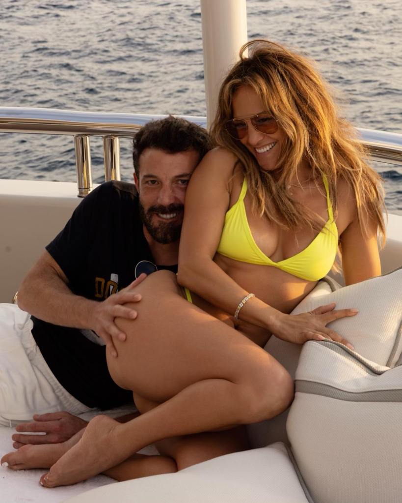 Jennifer Lopez and Ben Affleck on a boat