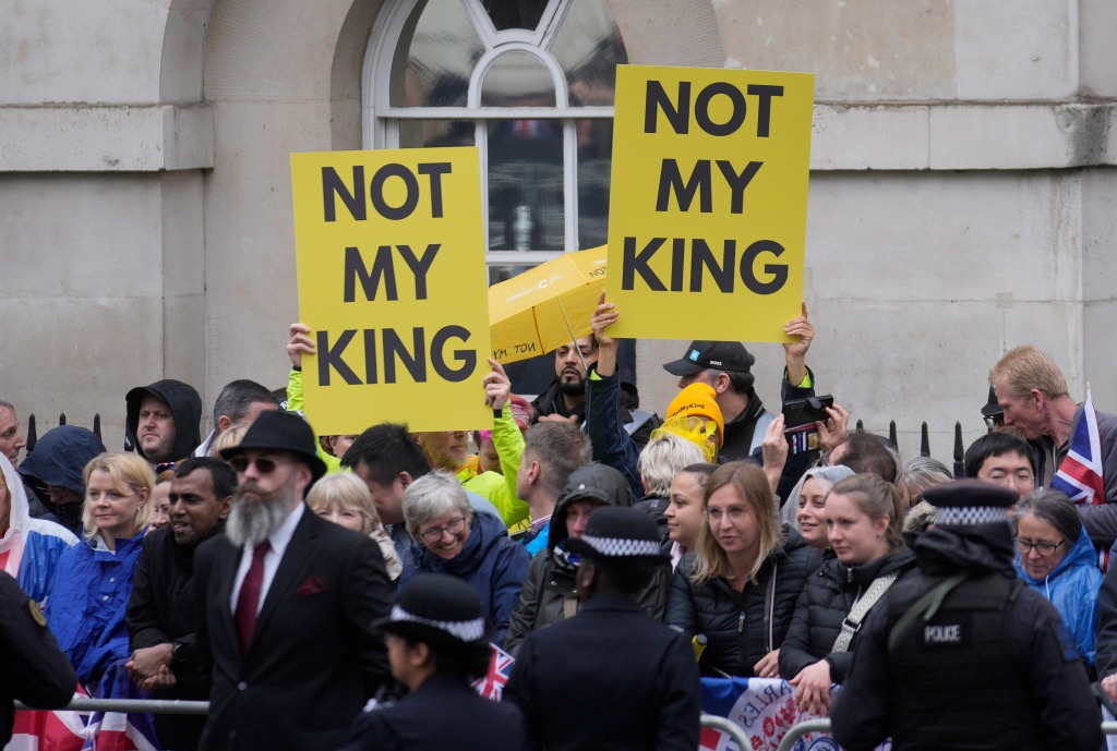 Anti-monarch protestors yelling as parade passes