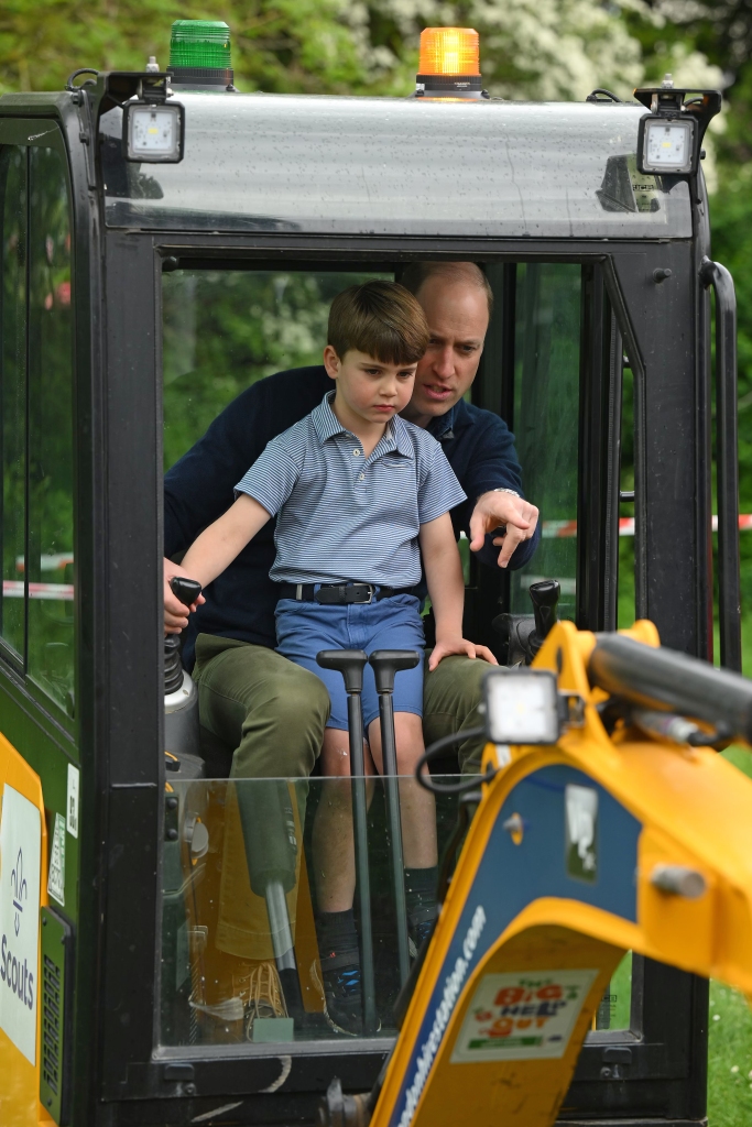 William showed Louis how to drive the digger as they brought dirt to a mud zone for the hut construction.