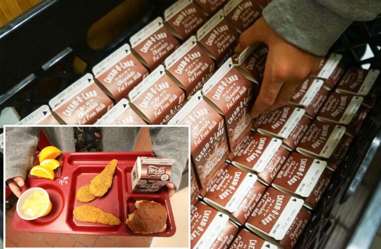 USDA weighs ban on chocolate milk in school cafeterias
