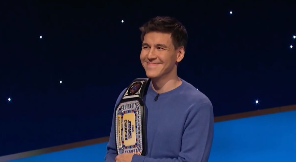 Holzhauer, 38, retorted to the quip by asking Jennings to "keep it in his pants." 