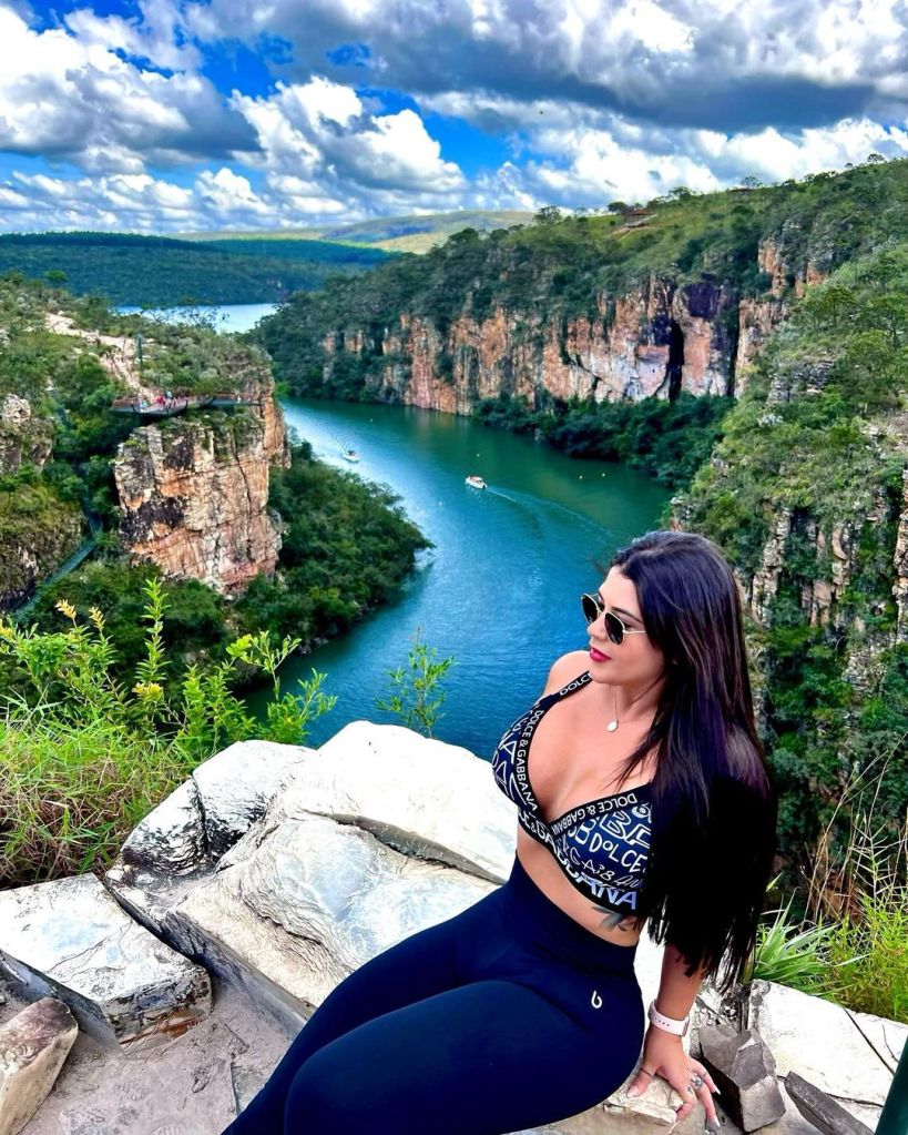 Luanne Murta Jardim dos Santos Martins poses on a clifftop.