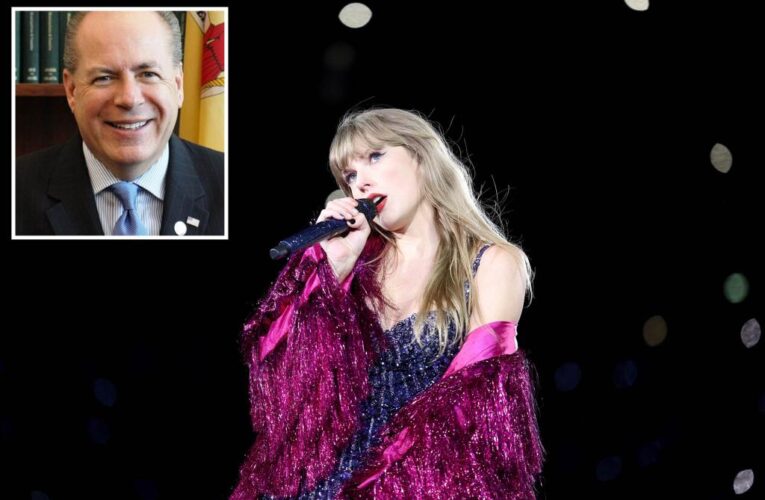 NJ official got Taylor Swift MetLife tickets via special form: report