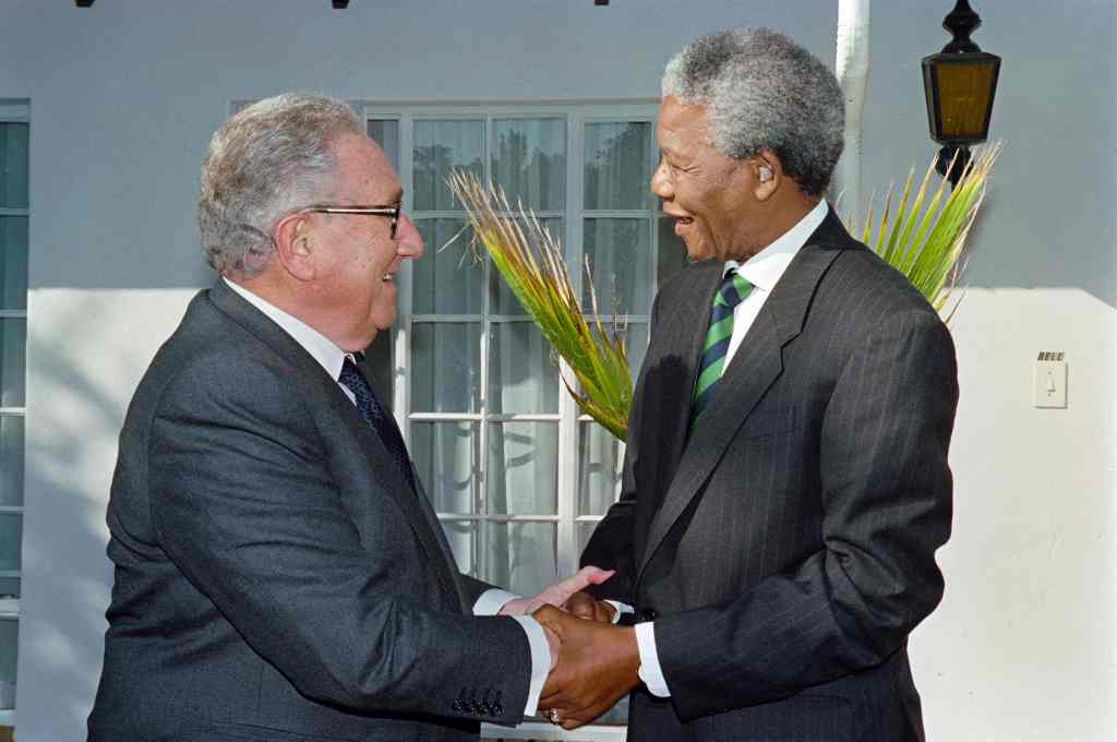 Former South Africa President Nelson Mandela (R) greets former US Secretary of State Henry Kissinger