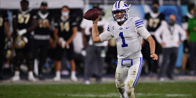 Zach Wilson passes during a BYU Cougars game