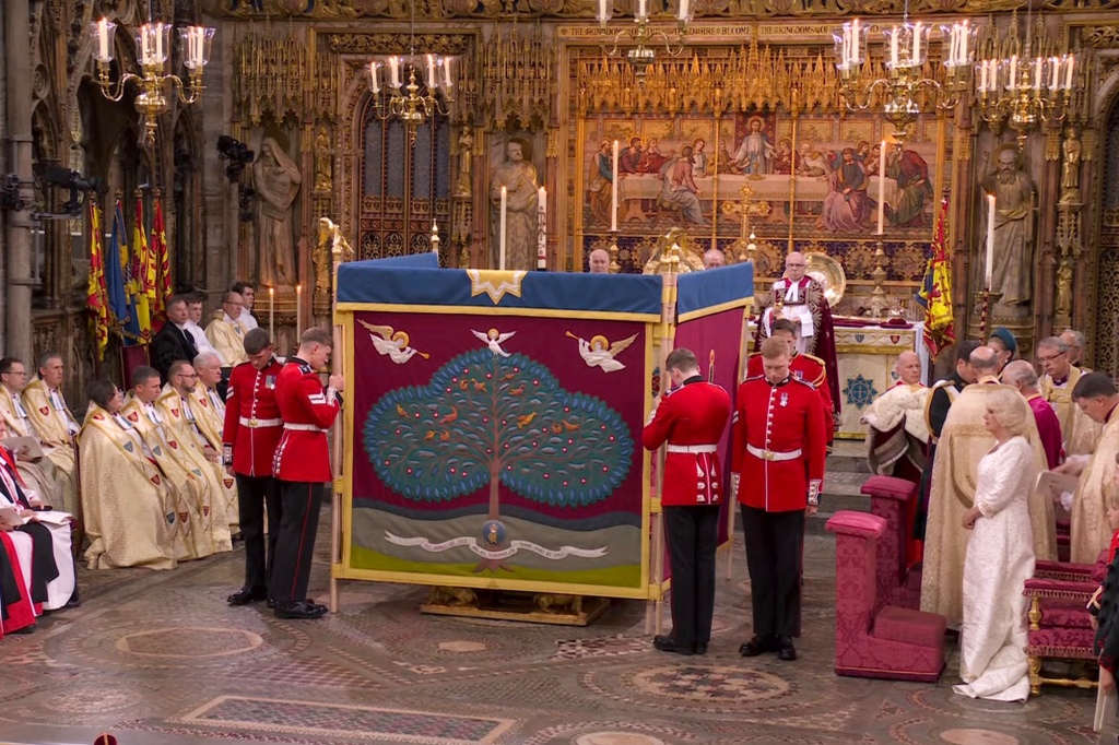 The screen that was used to secretly anoint Charles with holy oil. The congregation was unable to see the moment as it is a sacred one between the king and God.