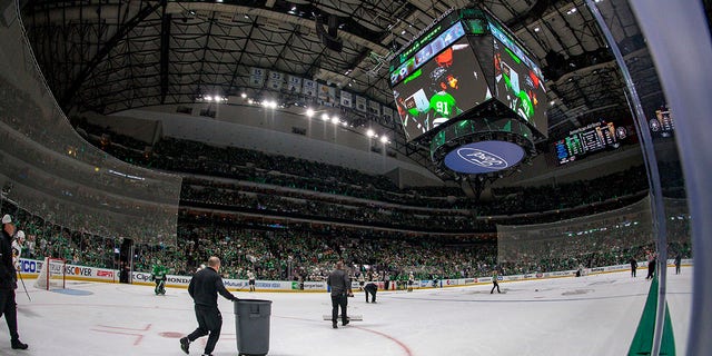 ice crew cleaning