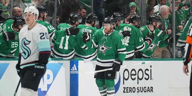 Hockey player Joe Pavelski celebrates a goal