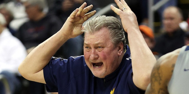 Bob Huggins vs Kansas