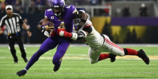 Dalvin Cook rushes against the Giants