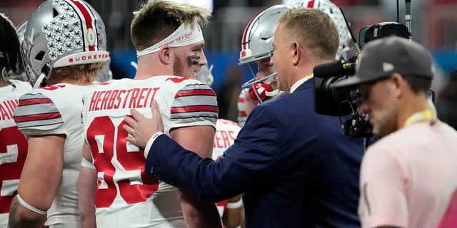 Kirk Herbstreit talks to his son