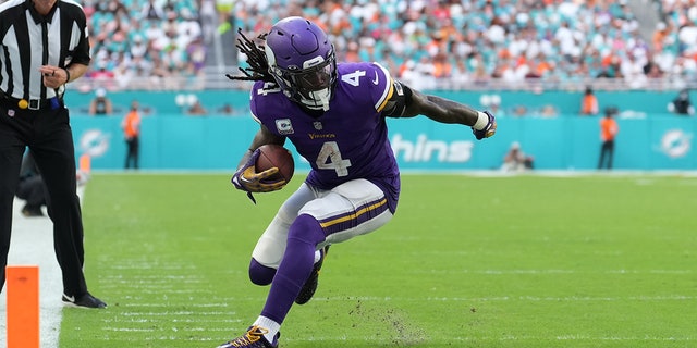 Dalvin Cook running against Dolphins