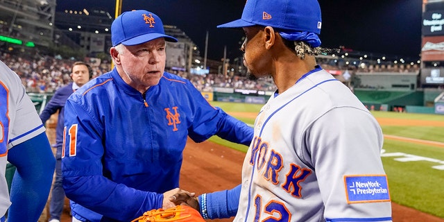 Buck Showalter and Francisco Lindor