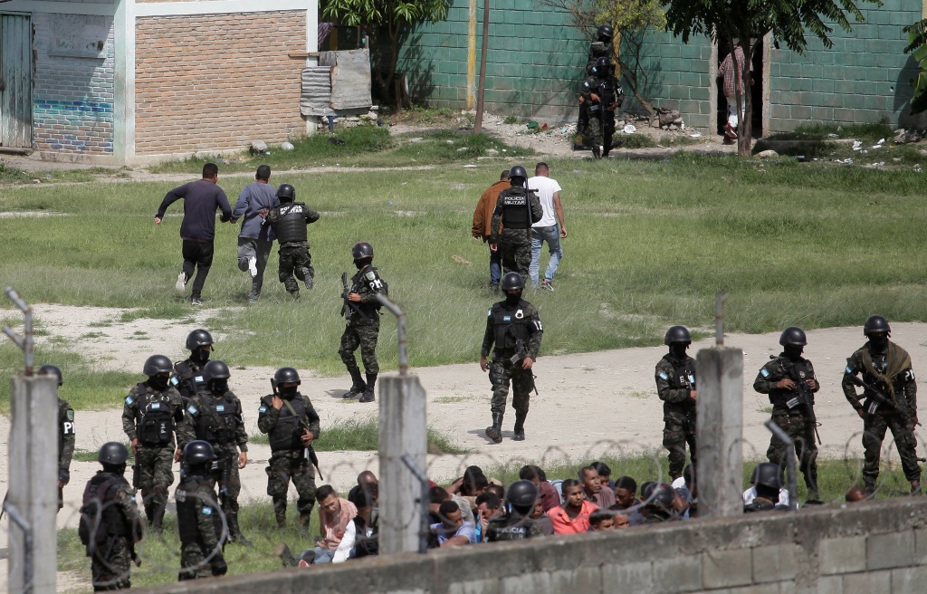 Members of the Military Police of Public Order remove inmates from the yard at Tamara prison in Honduras on June 26, 2023. 