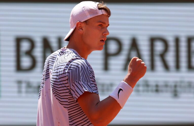 Holger Rune wins epic match against Francisco Cerundolo to reach 2023 French Open quarter-finals