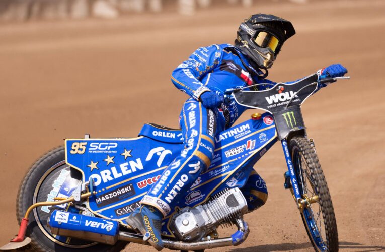 Speedway Gorzow Grand Prix as it happened – Bartosz Zmarzlik wins on home soil after dramatic final