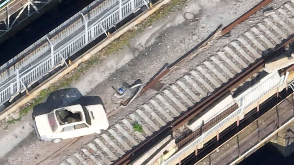 A car on the Kakhovka Dam appears to be laden with explosives. 