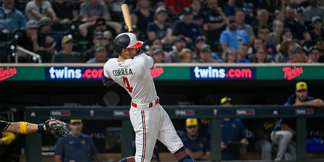 Carlos Correa hits walk-off home run