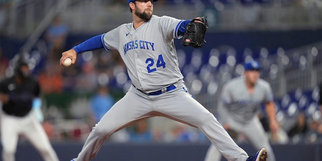 Jordan Lyles throws a pitch