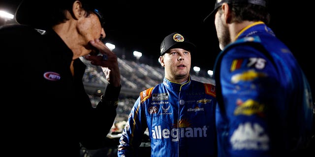 Richard Petty talks to Erik Jones