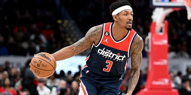 Bradley Beal plays against the Kings