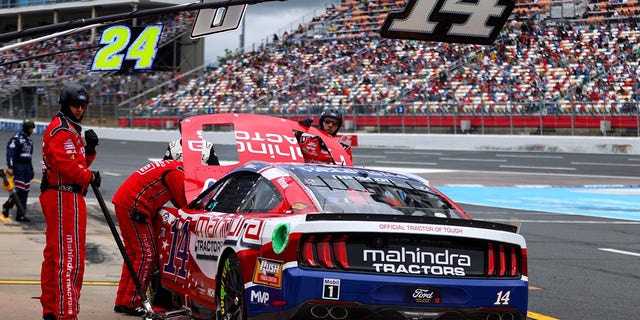 Chase Briscoe in the pit at the Coca-Cola 600