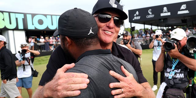 LIV CEO Greg Norman congratulates Harold Varner III