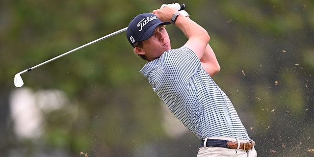 Gordon Sargent swings on 17