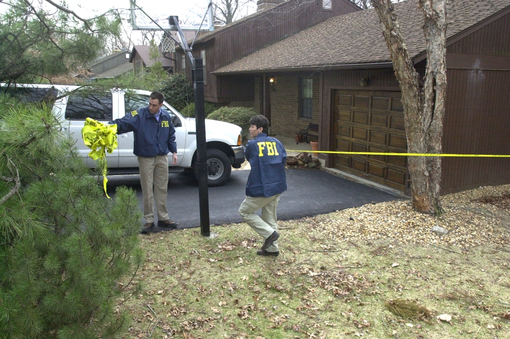 FBI agents sealing off home of FBI agent Robert Phillip Hanssen