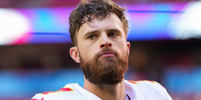 Harrison Butker warms up