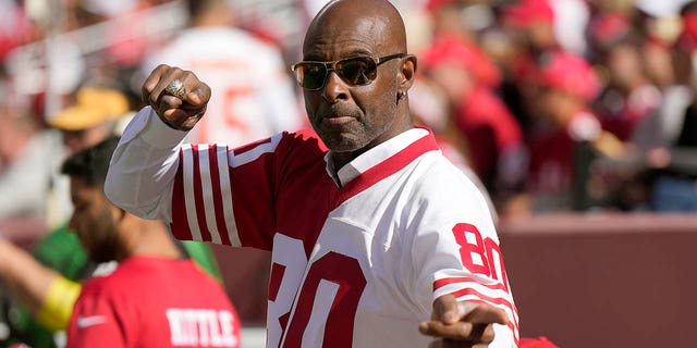 49ers legend Jerry Rice points