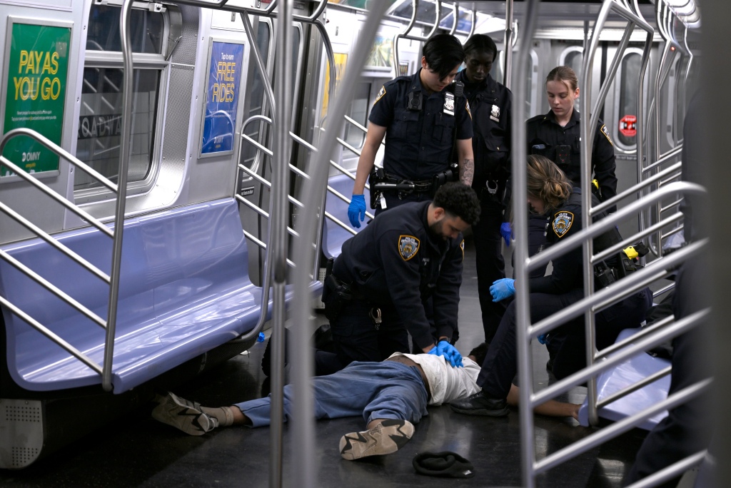 Man dies on Manhattan subway