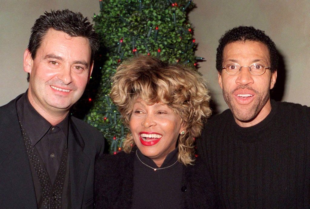 Tina Turner celebrates her birthday with Erwin Bach and singer Lionel Richie in 1998.