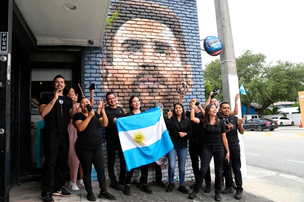 Argentinians in Miami welcome Messi