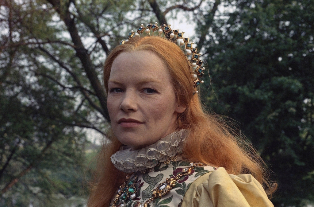 Jackson as Elizabeth in England in Hal Wallis' "Mary Queen of Scots."