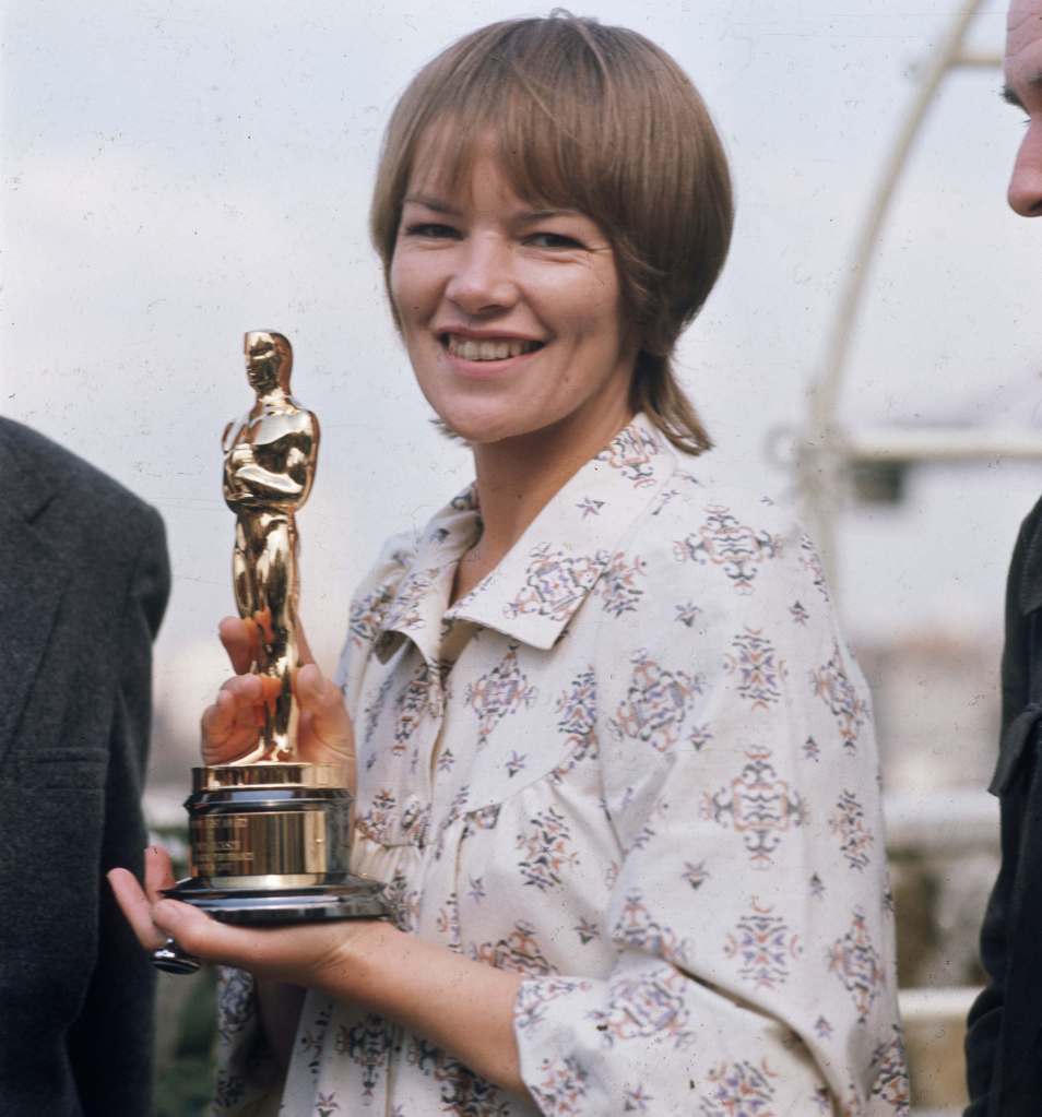 Jackson holding the Oscar which she won for her role as Gudrun in "Women in Love."