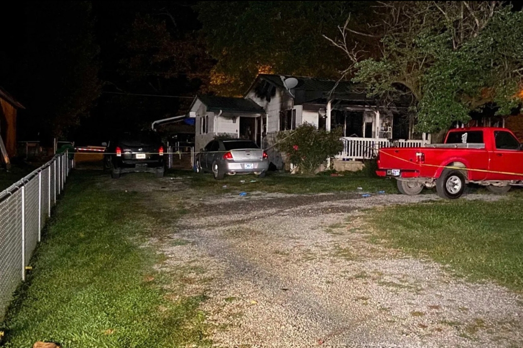 6 people dead after murder suicide in Marion County Thursday night
WTVC

Six people are dead, 1 is injured in Marion County in an apparent murder-suicide, the TBI says.
