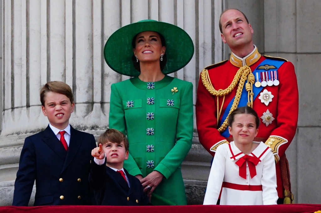 The Duke and Duchess of Cambridge with their three children on balcony