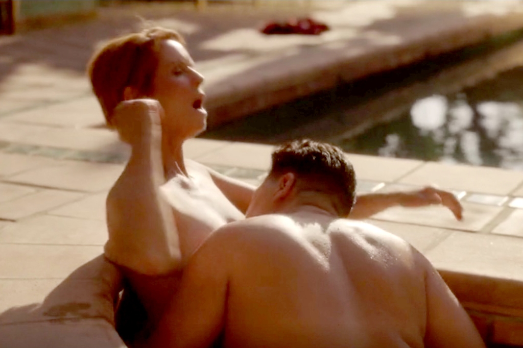 Miranda (Cynthia Nixon) and her queer nonbinary lover, Che (Sara Ramirez) get it on in a hot tub.